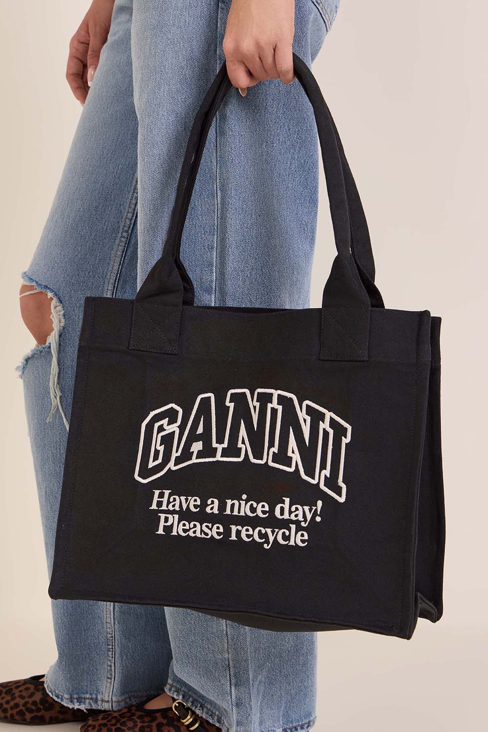 תמונת כל הלוק של תיק נשיאה לארג'